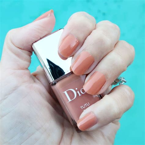 dior fall 2022 nail polish